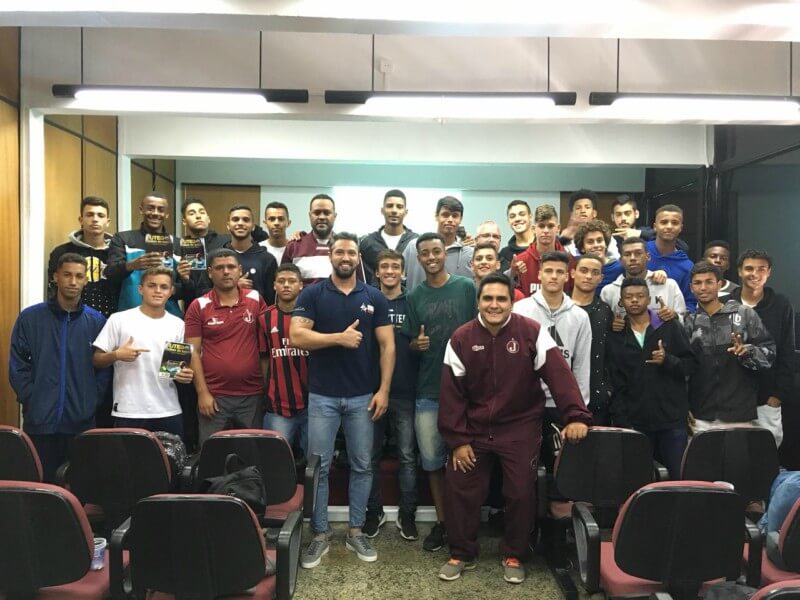 Base do Juventus assiste palestra contra o assédio sexual