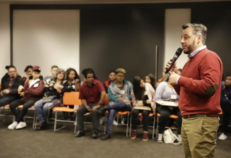 Secretário de Educação se reúne com alunos de São Miguel Paulista