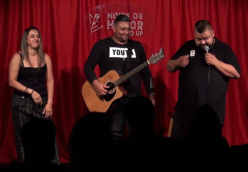 Espetáculo Cegos, Surdos e Gordos se apresenta em teatro na Mooca