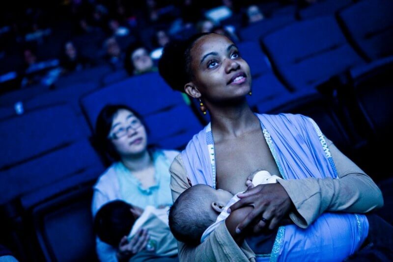 CineMaterna em Itaquera exibe o filme "Oito Mulheres e Um Segredo"