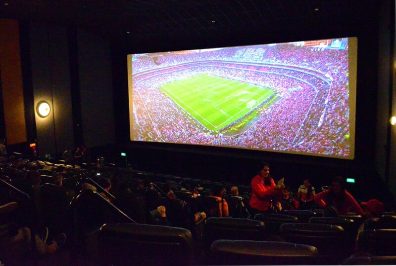 Cinema na Vila Prudente transmite jogos da Seleção e final do torneio Mundial de Futebol